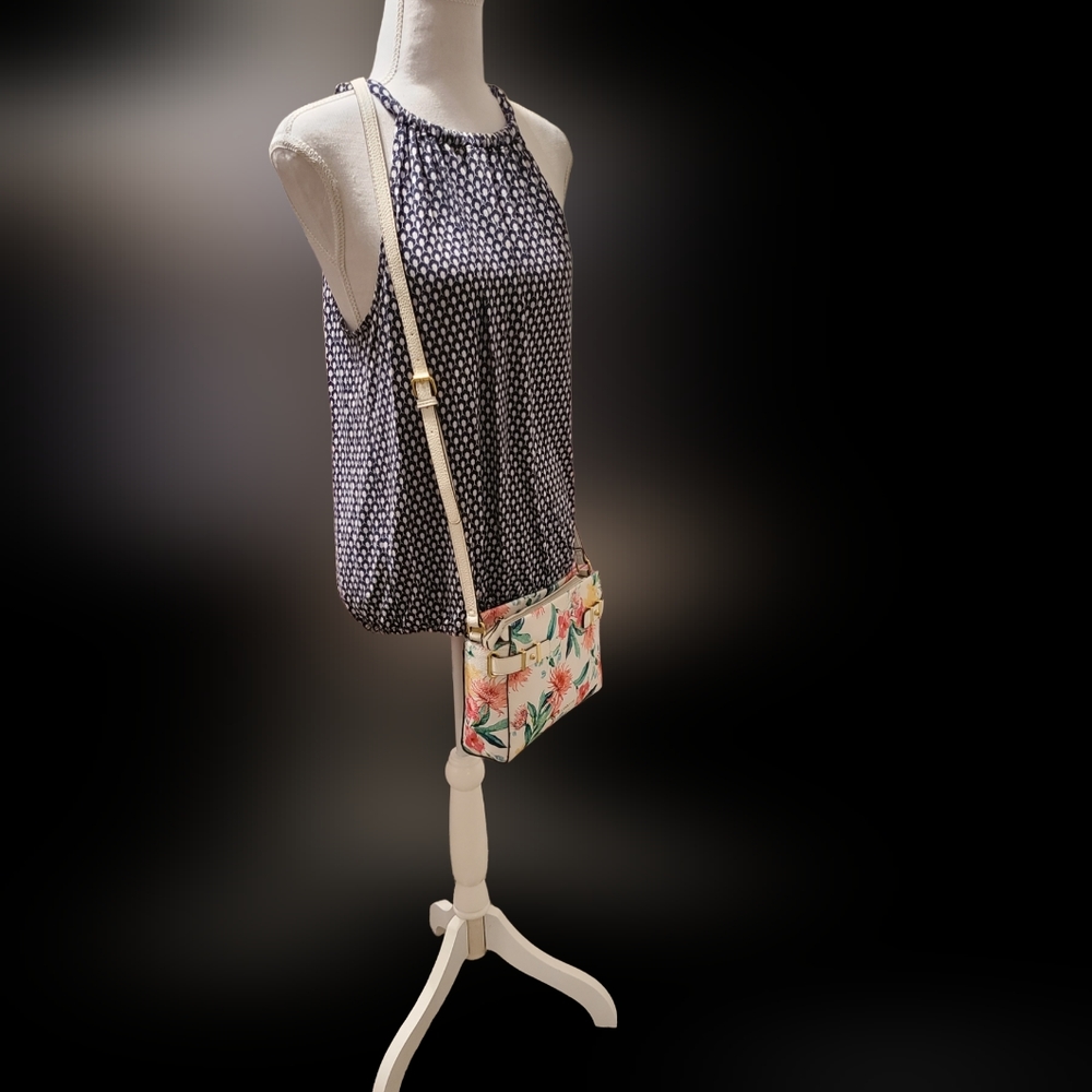 Liz Claiborne Crossbody - Picture 11 of 16